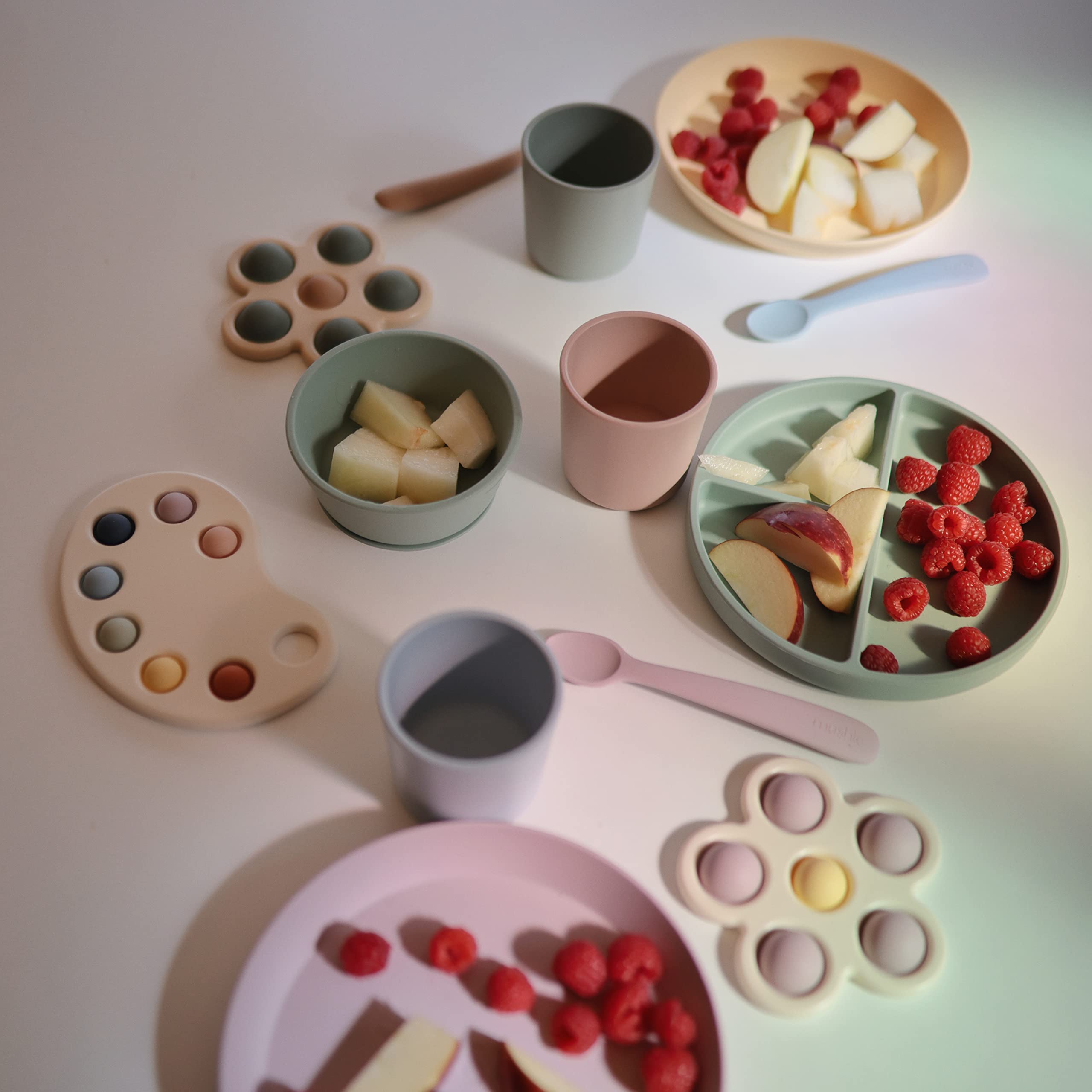 Mushie silicone suction bowl is easy to clean by hand washing.