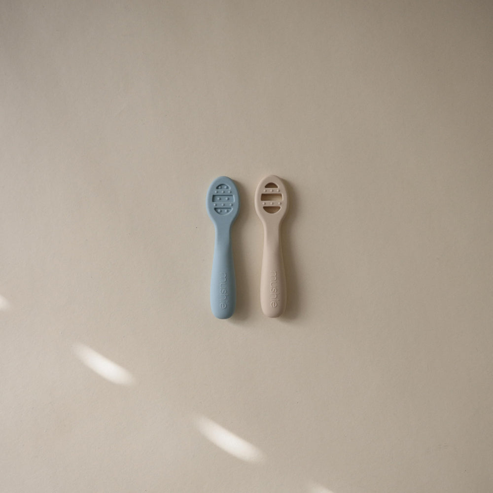 Mushie stage-1 spoon solid surface supports thin purees for careful self-feeding sessions.
