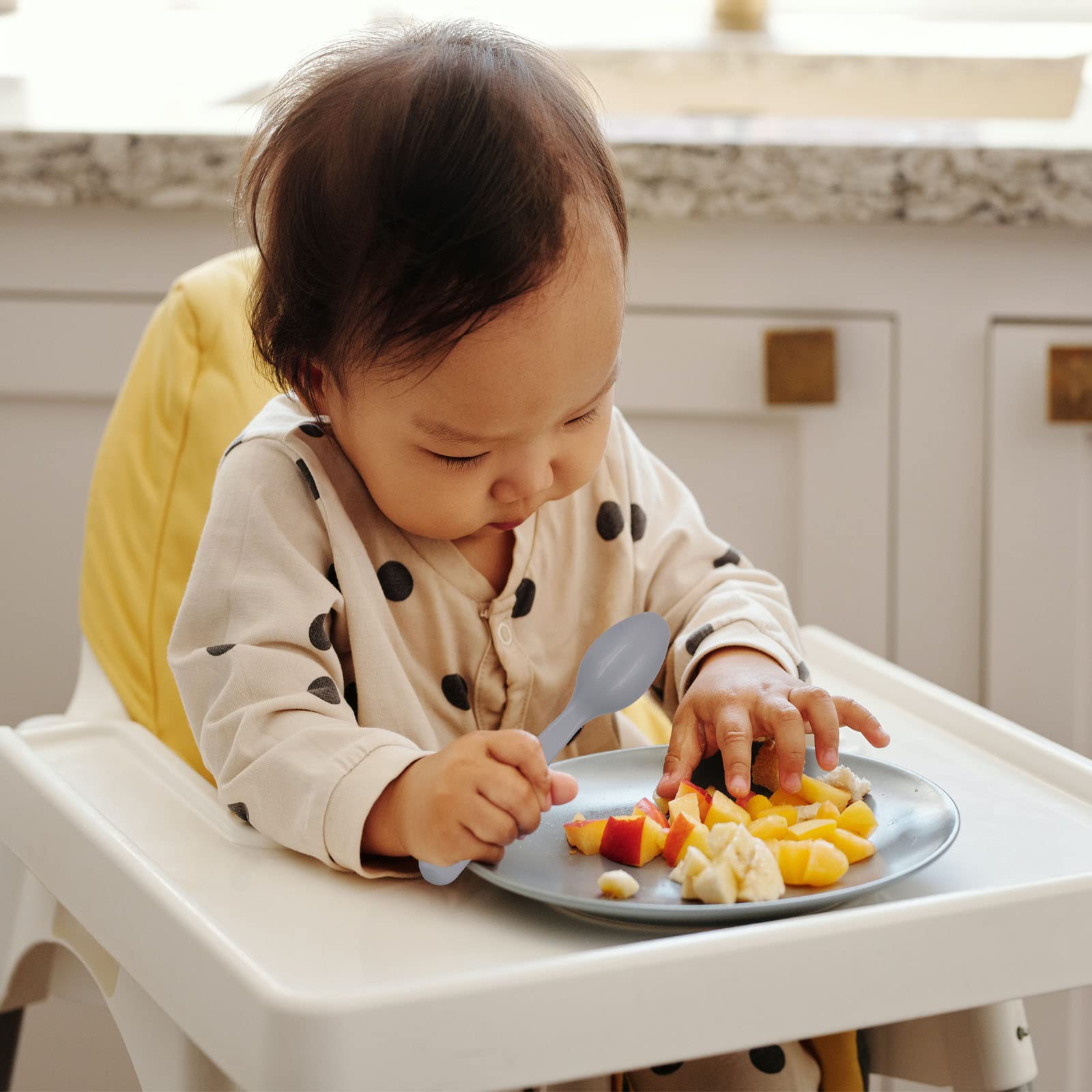 Muulaii rounded-tine forks protect little mouths during meals.