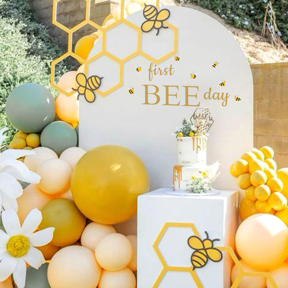 MUWEOL first birthday decal bee illustration boosts photo-worthy moments.