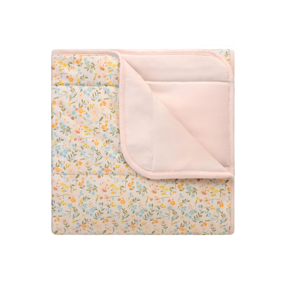 MY LITTLE ZONE baby blanket with flower pattern provides cozy warmth for naptime and stroller outings.