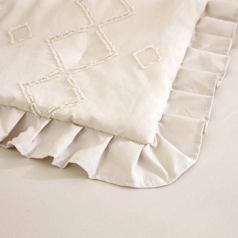 NacoMoco packaging fluffiness shown reinforces plush feel without compression.