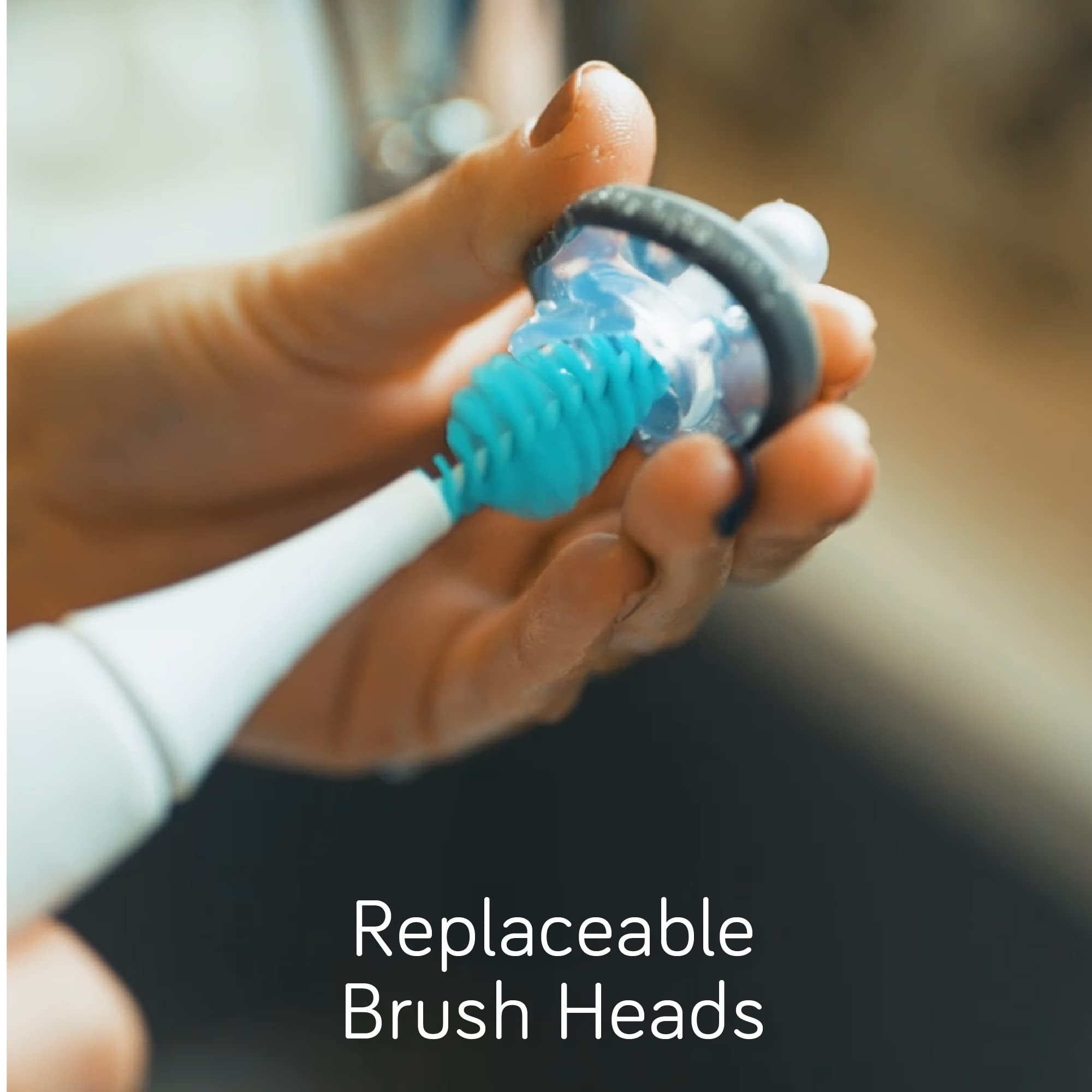 Nanobébé Electric Bottle Brush Cleaner non-slip handle ensures comfortable scrubbing.