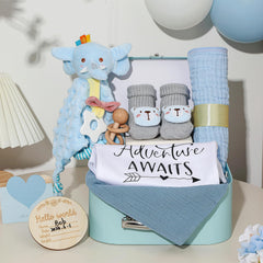 Naozinebi baby gift set rattle-string features wooden rings to engage baby attention.