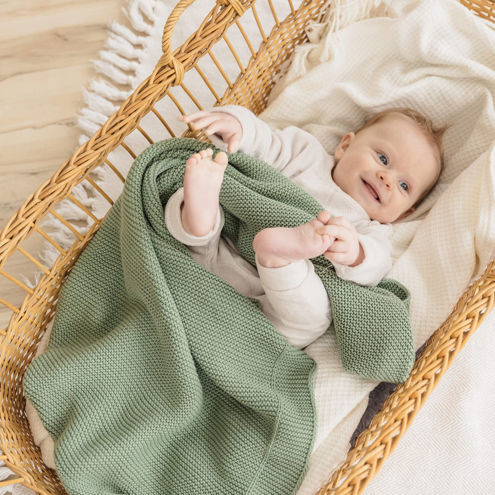 Natemia 30x40-inch baby blanket ideal as a newborn receiving blanket.