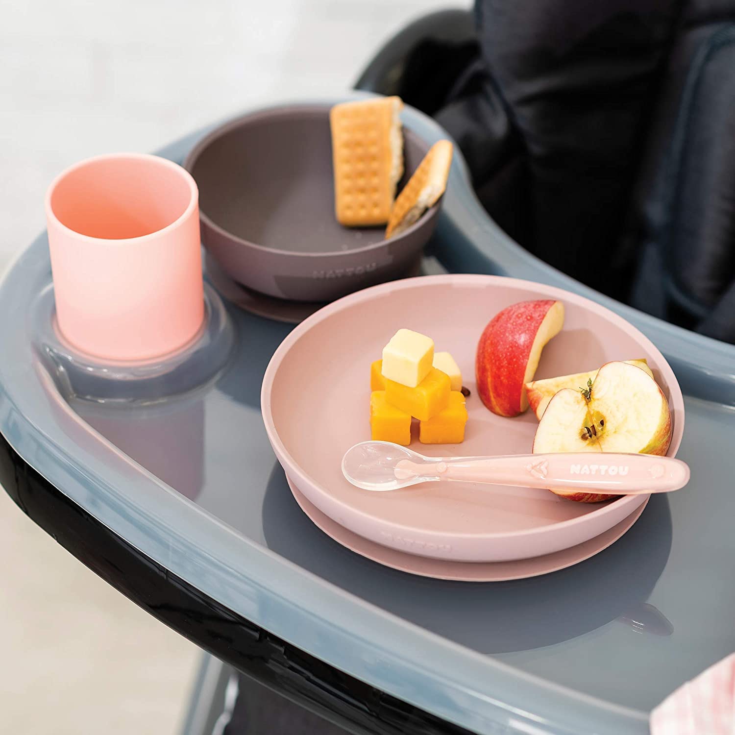 Nattou mealtime set portable and stackable in pink and eggplant
