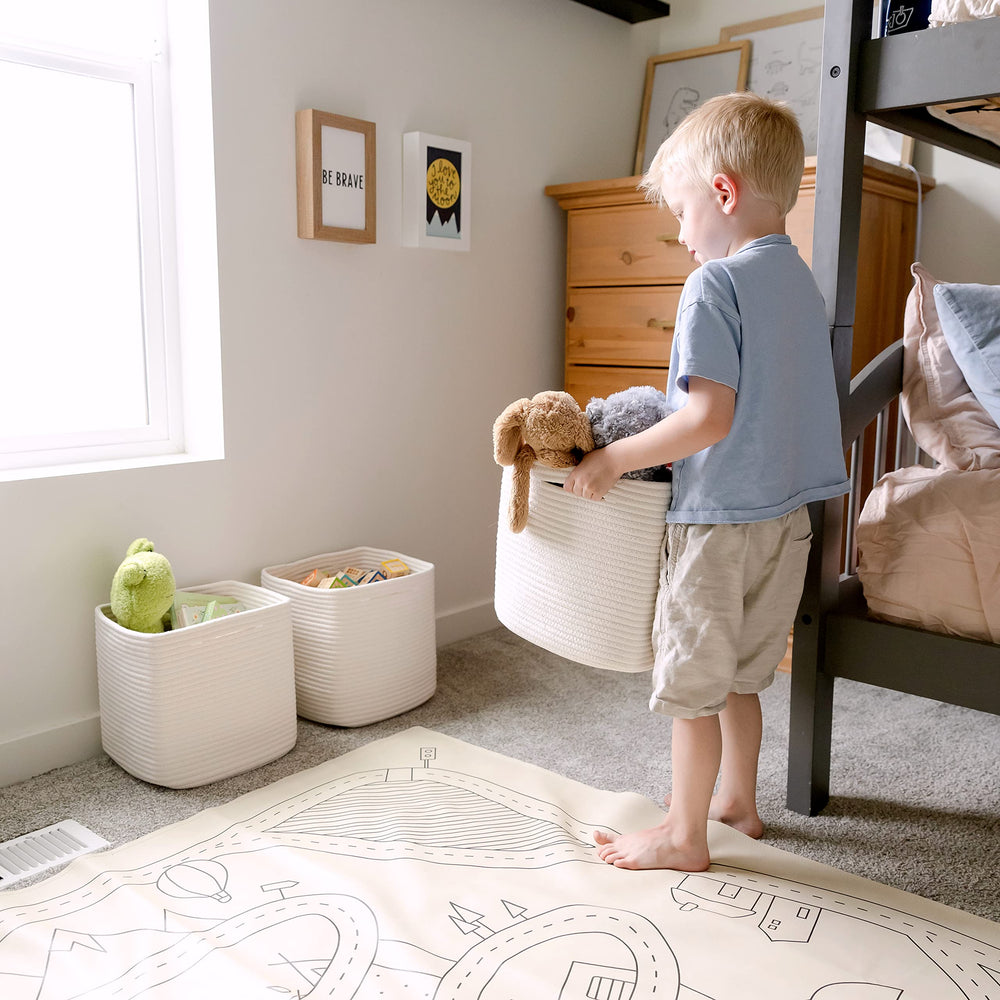 NaturalCozy hidden reinforced handles provide strong support for heavy loads.