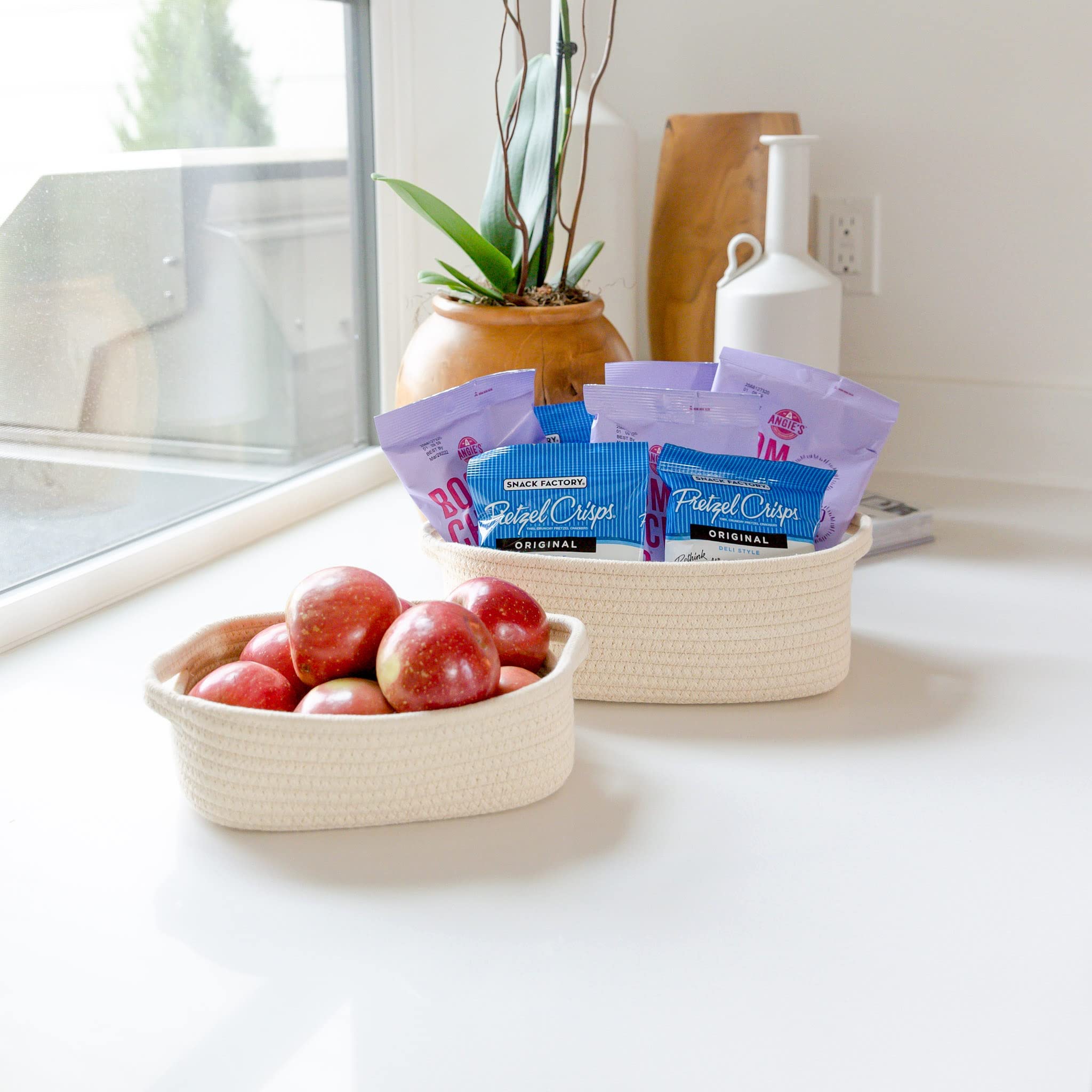 NaturalCozy mid-size rectangle basket for general storage and display