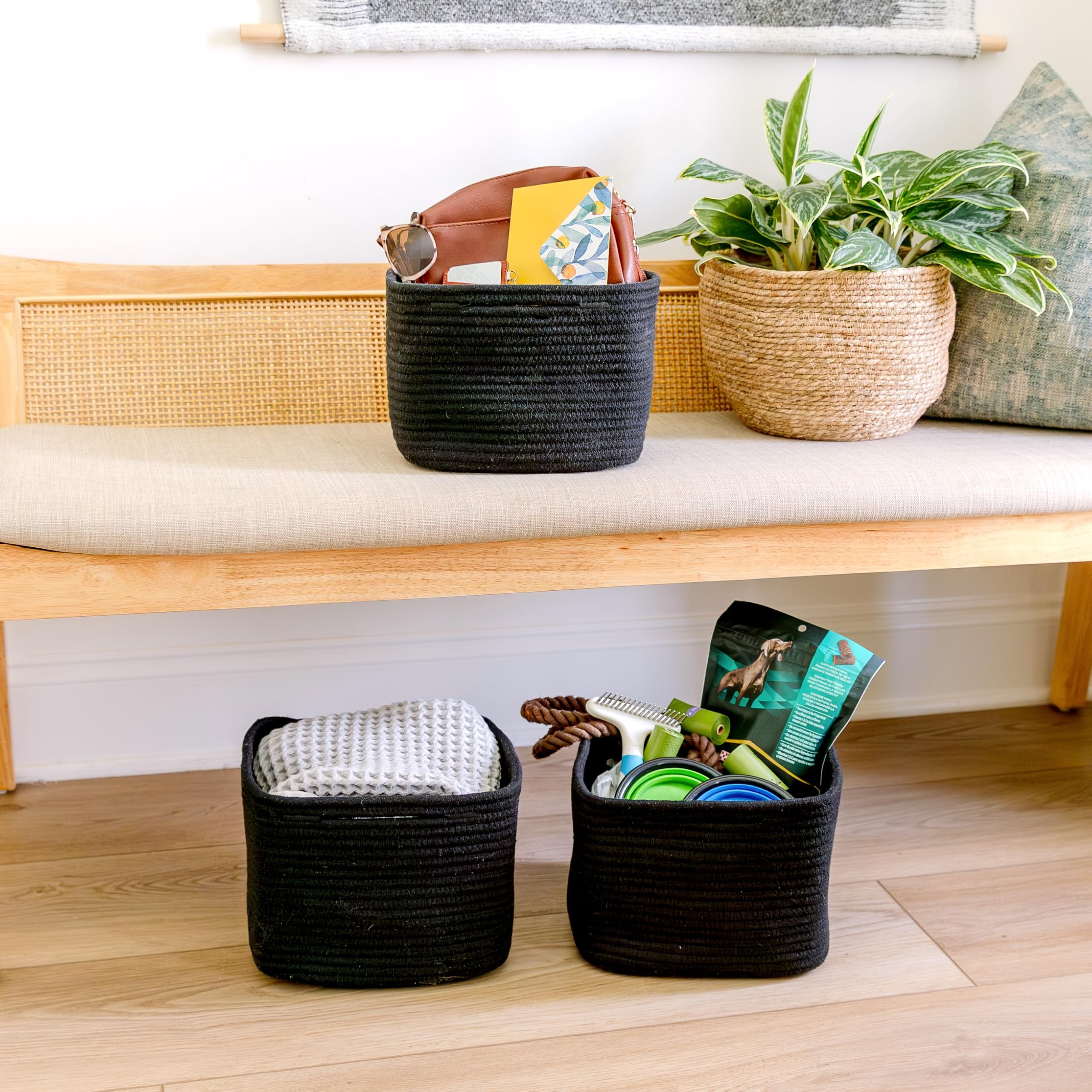 NaturalCozy minimalist look pairs with decor while keeping essentials within reach.