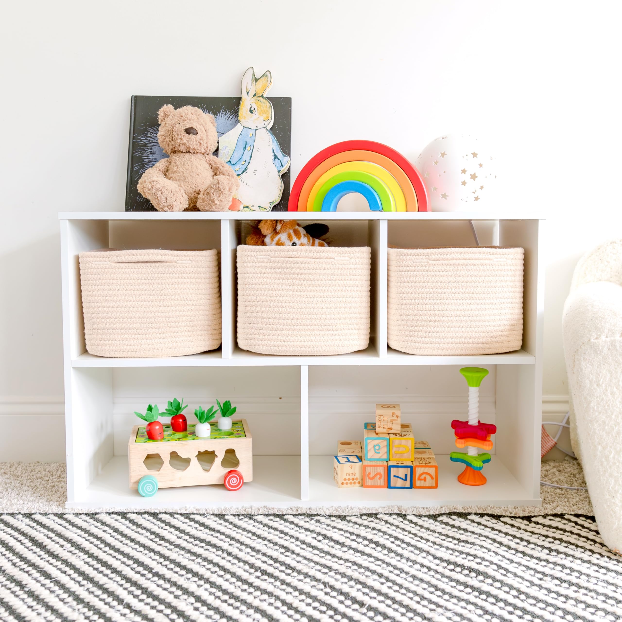 NaturalCozy hidden-handles provide easy lifting without disrupting the look