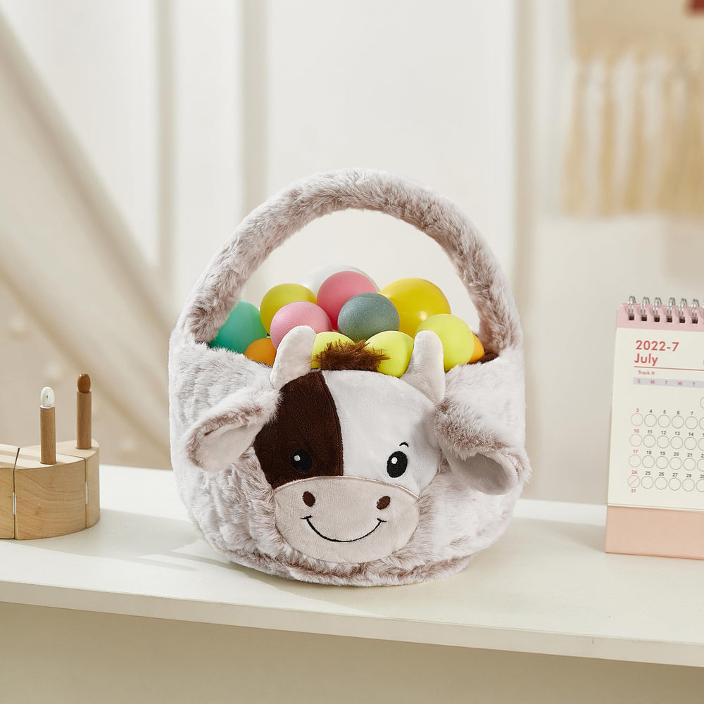 Neaonau plush Highland cow basket used as charming party decor