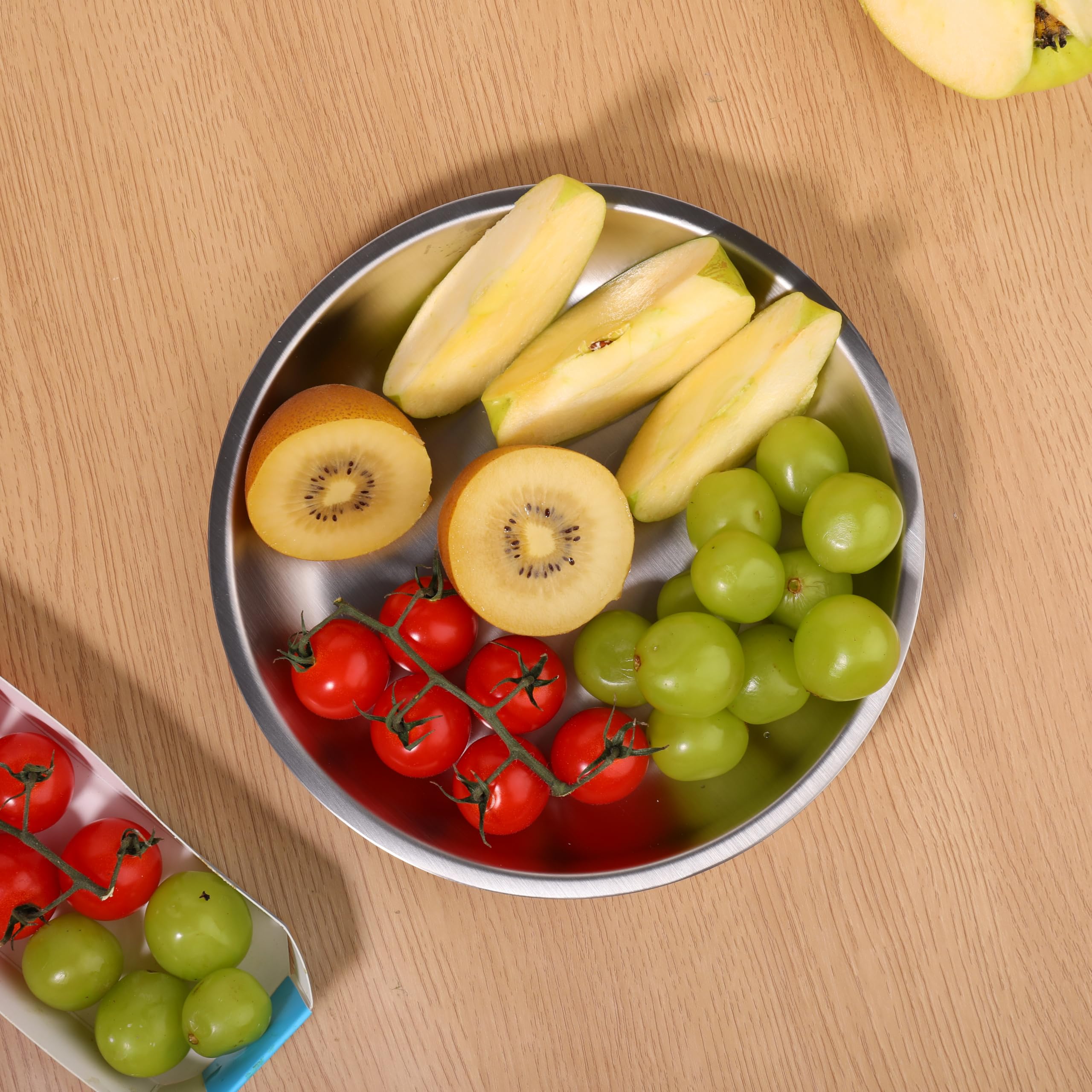 Neeni baby-led weaning plate with spacious surface for exploring textures