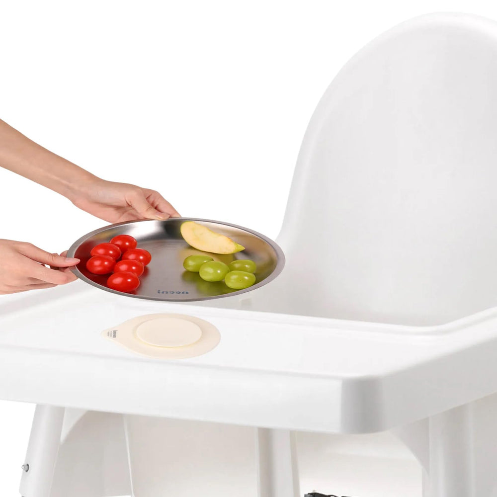 Neeni open design plate encourages variety as toddler explores foods