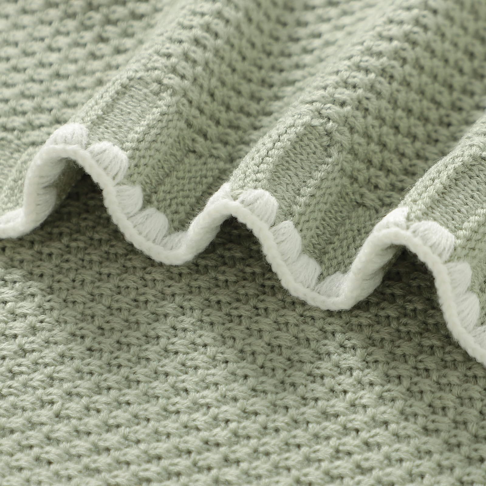 Neiwech crib blanket provides versatile use from crib to stroller on busy days