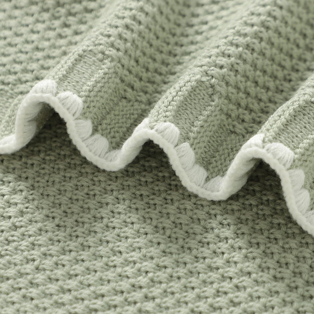 Neiwech crib blanket provides versatile use from crib to stroller on busy days