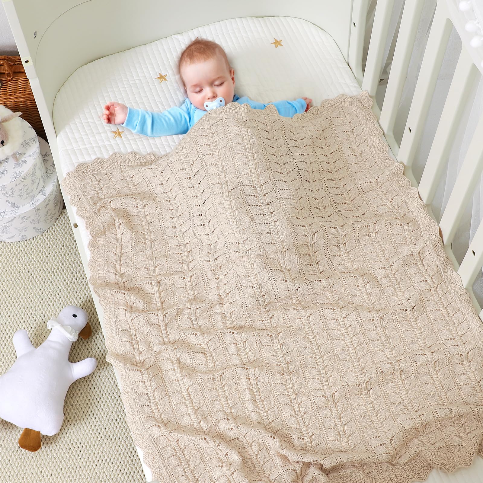 Neiwech blanket in stroller for on-the-go warmth.