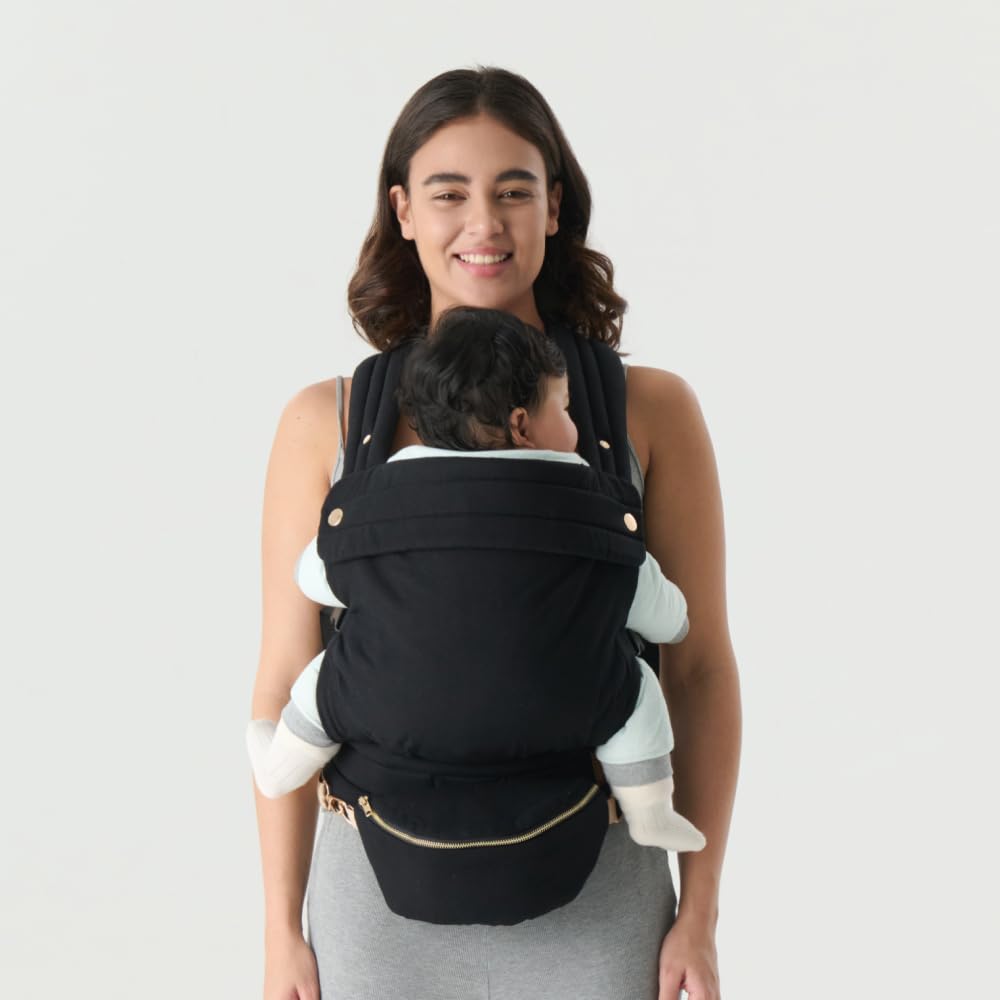Nest Blanche adjustable shoulder straps in use with a secure, comfortable fit.