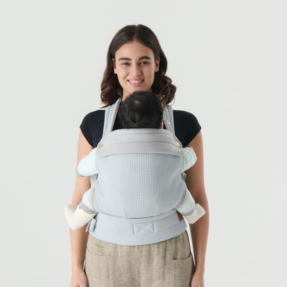 NEST BLANCHE baby carrier back view shows balanced support for wearers