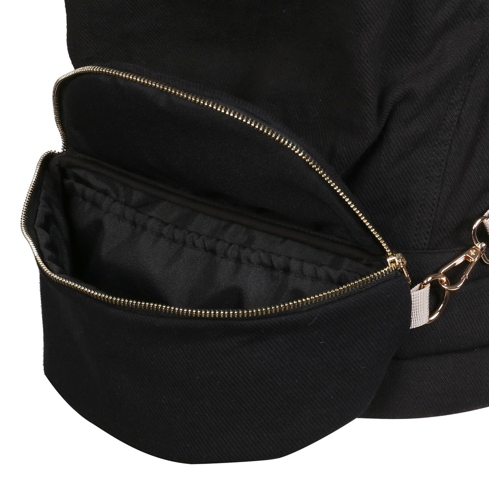 Nest Blanche stylish carry solution integrates with everyday outfits.