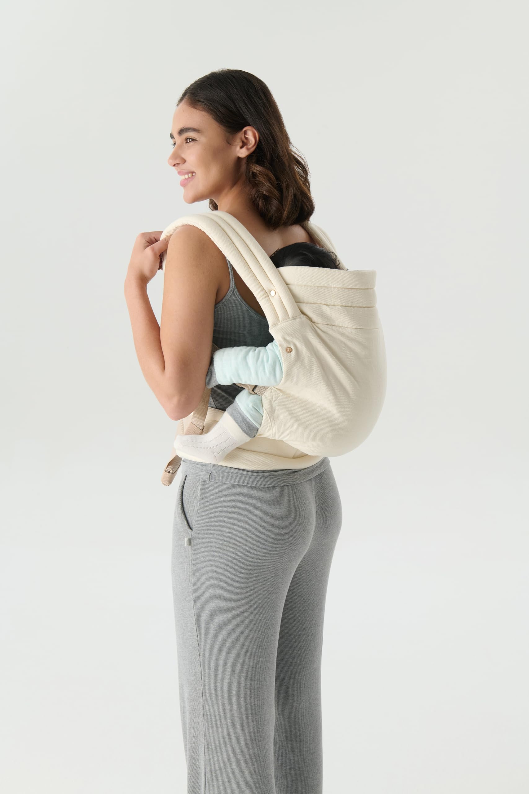 Nest Blanche X-shaped back design distributes weight to ease strain