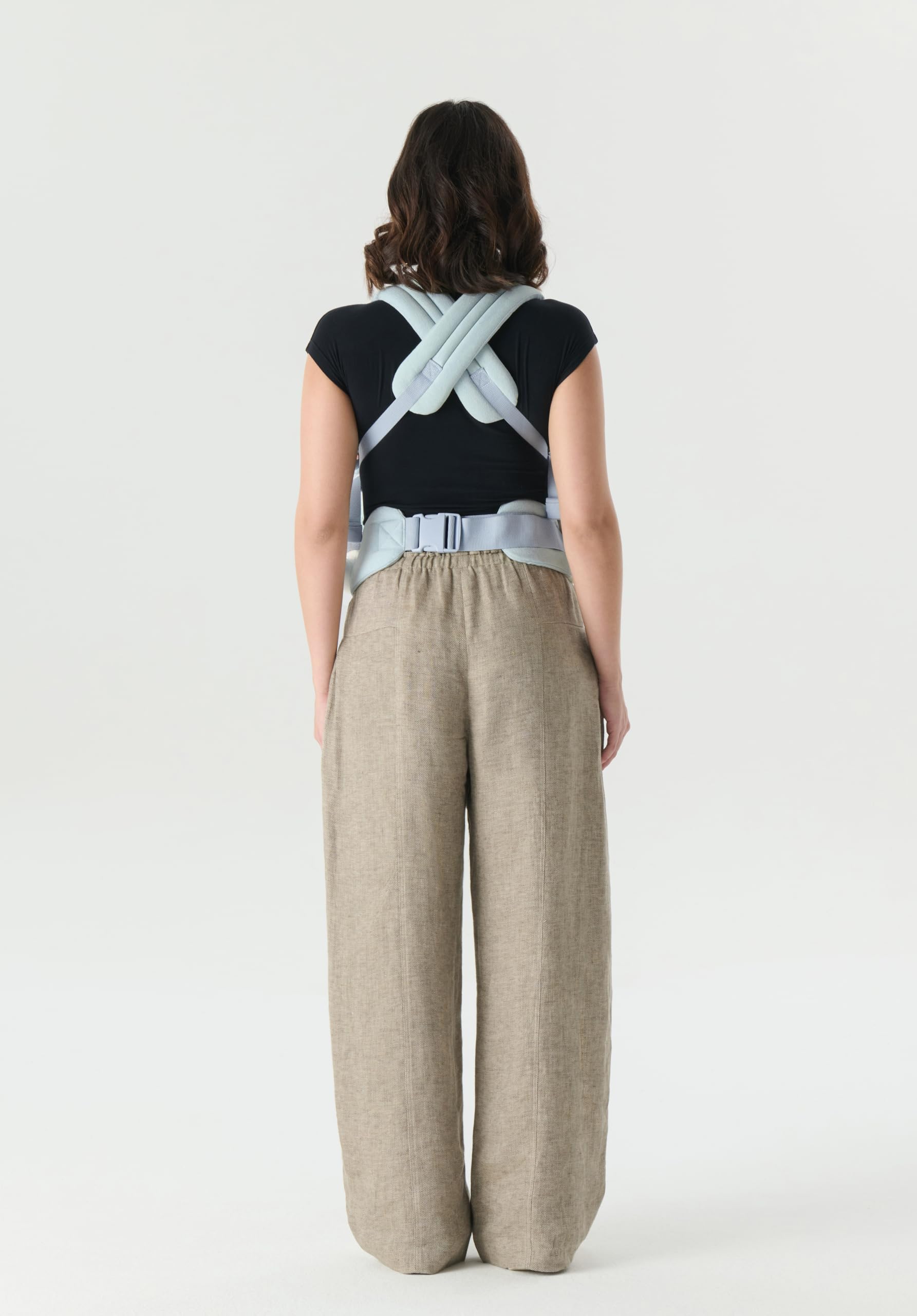 Nest Blanche X-shaped back evenly distributes weight
