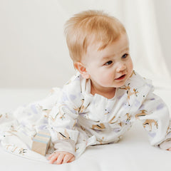 Nest Designs two-way zip detail offers easy diaper changes and quick access.