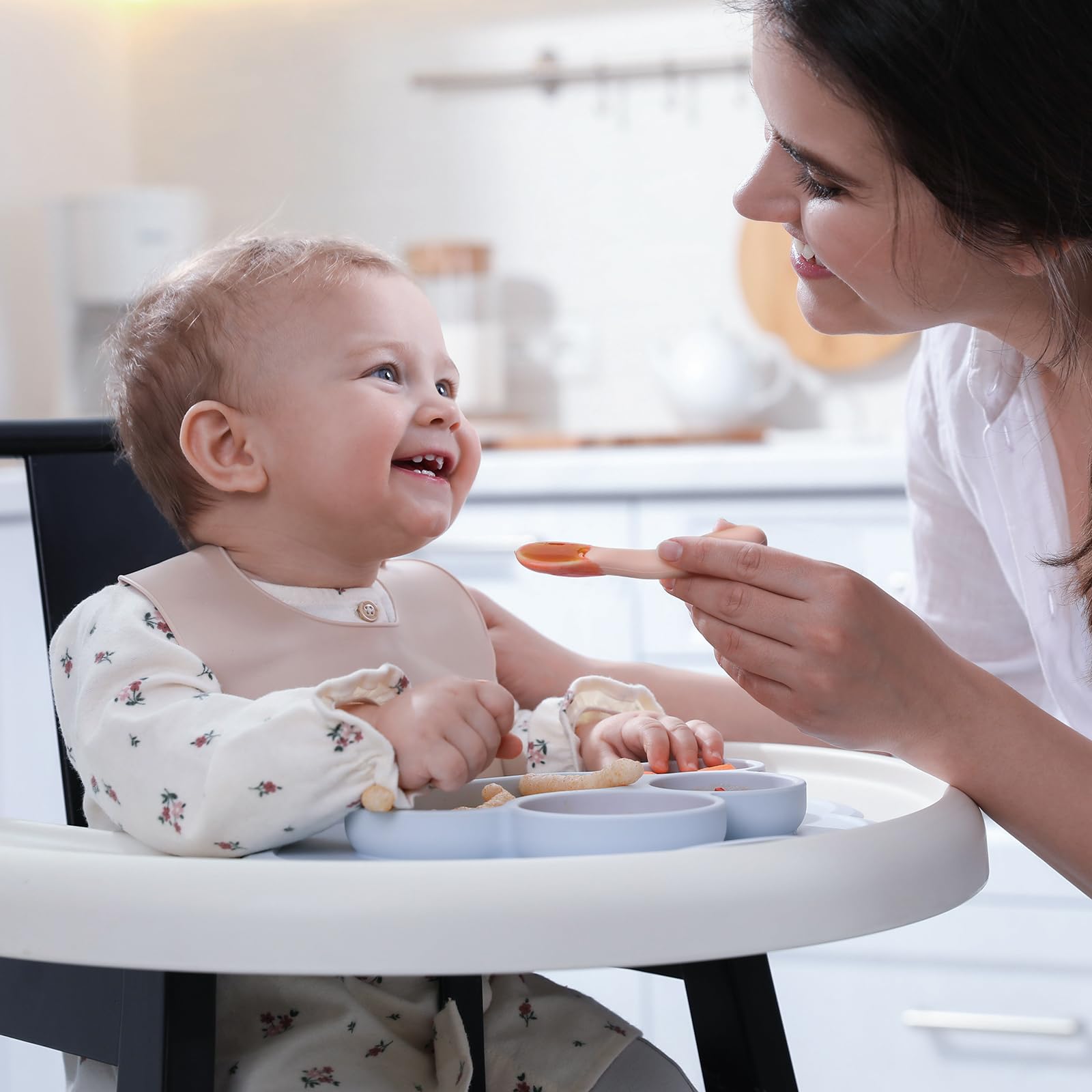 NETANY food-grade silicone spoons provide safe, soft feeding sessions.