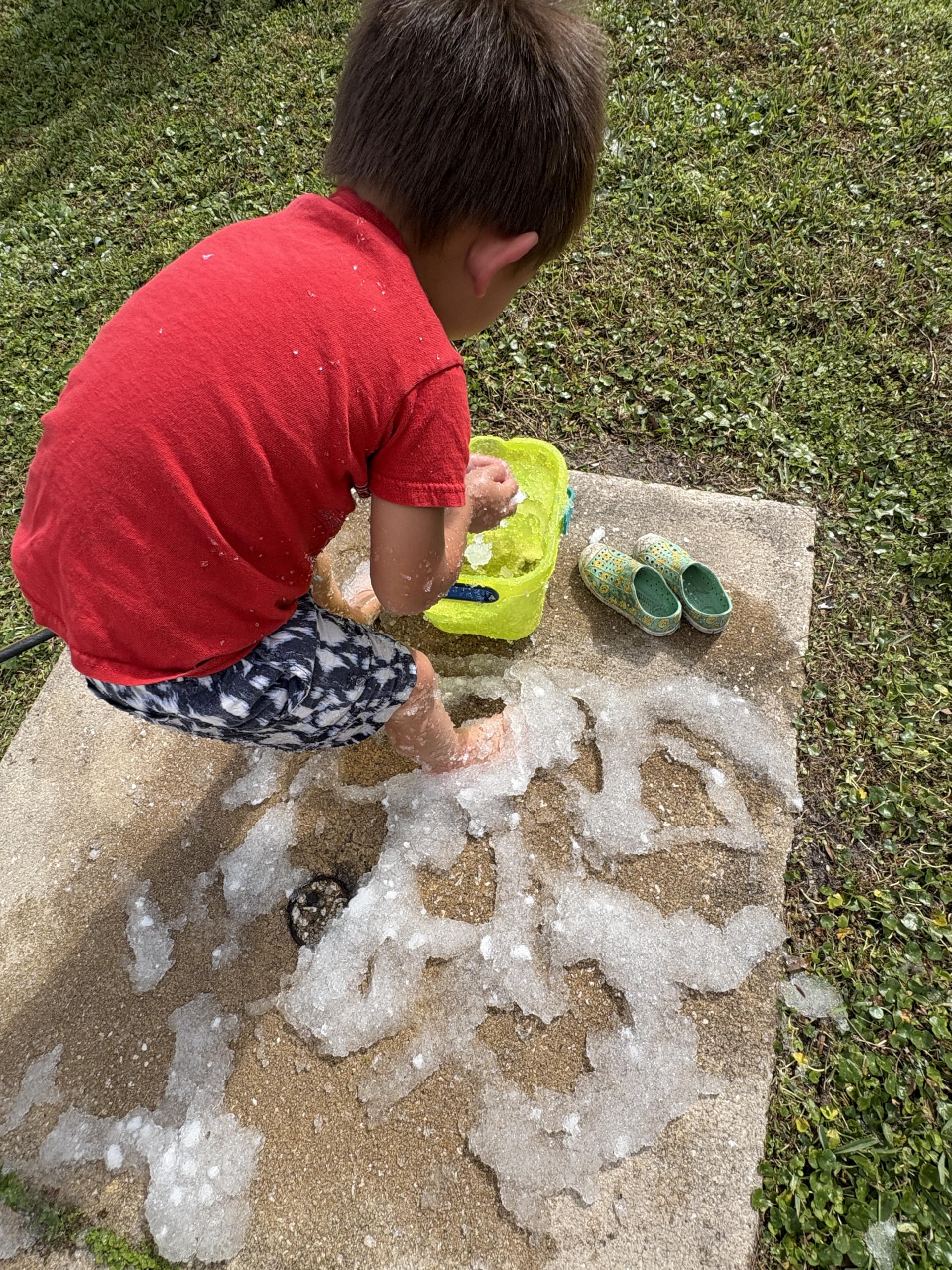 Newsorb powder transitioning to gel in a demonstration