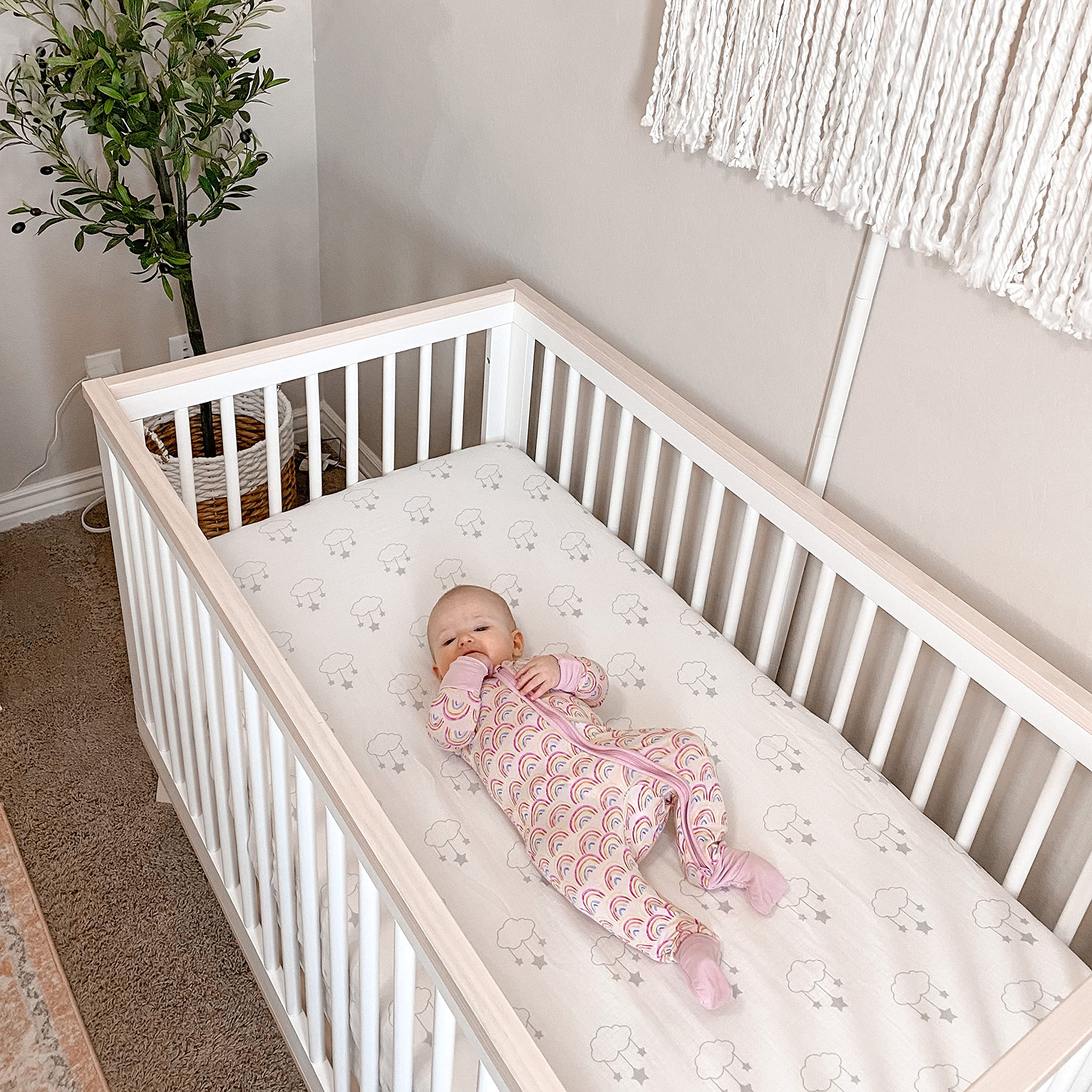 Newton Baby organic cotton label with GOTS seal, trusted materials for baby textiles.