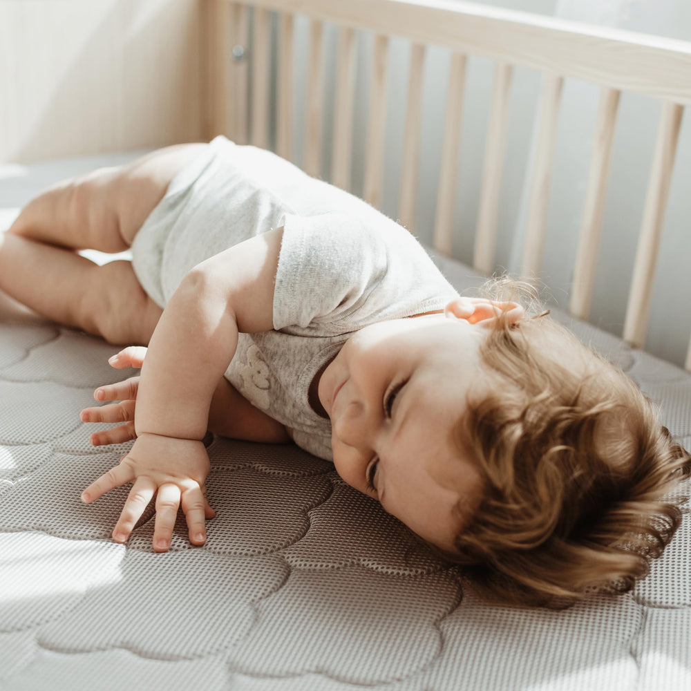 Newton Baby spare cover packaging showcases brand details and material highlights.