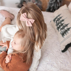 Niceye bows made from cotton and linen add gentle texture and charm.