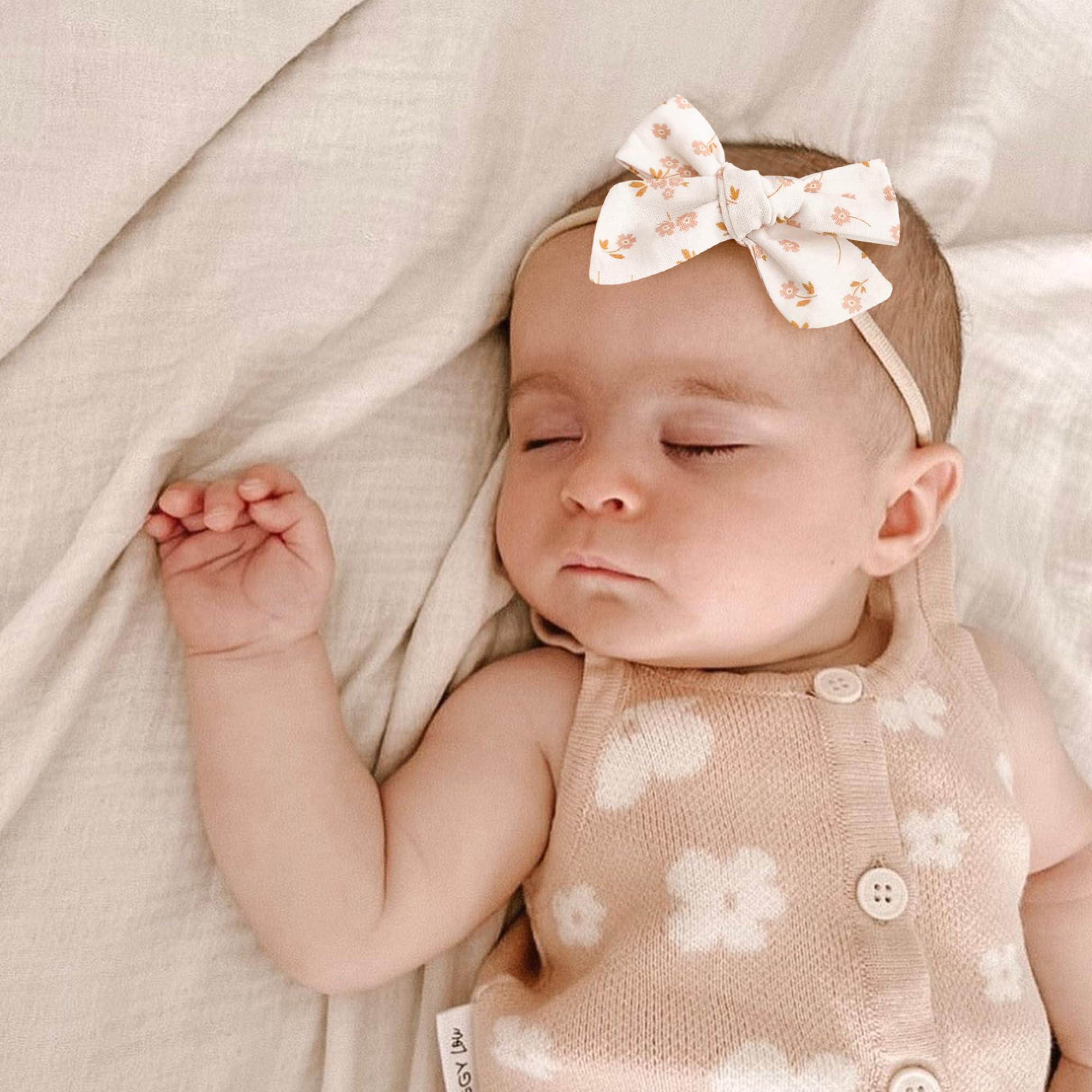 Niceye newborn headbands ideal for photoshoots, baptisms, and showers.