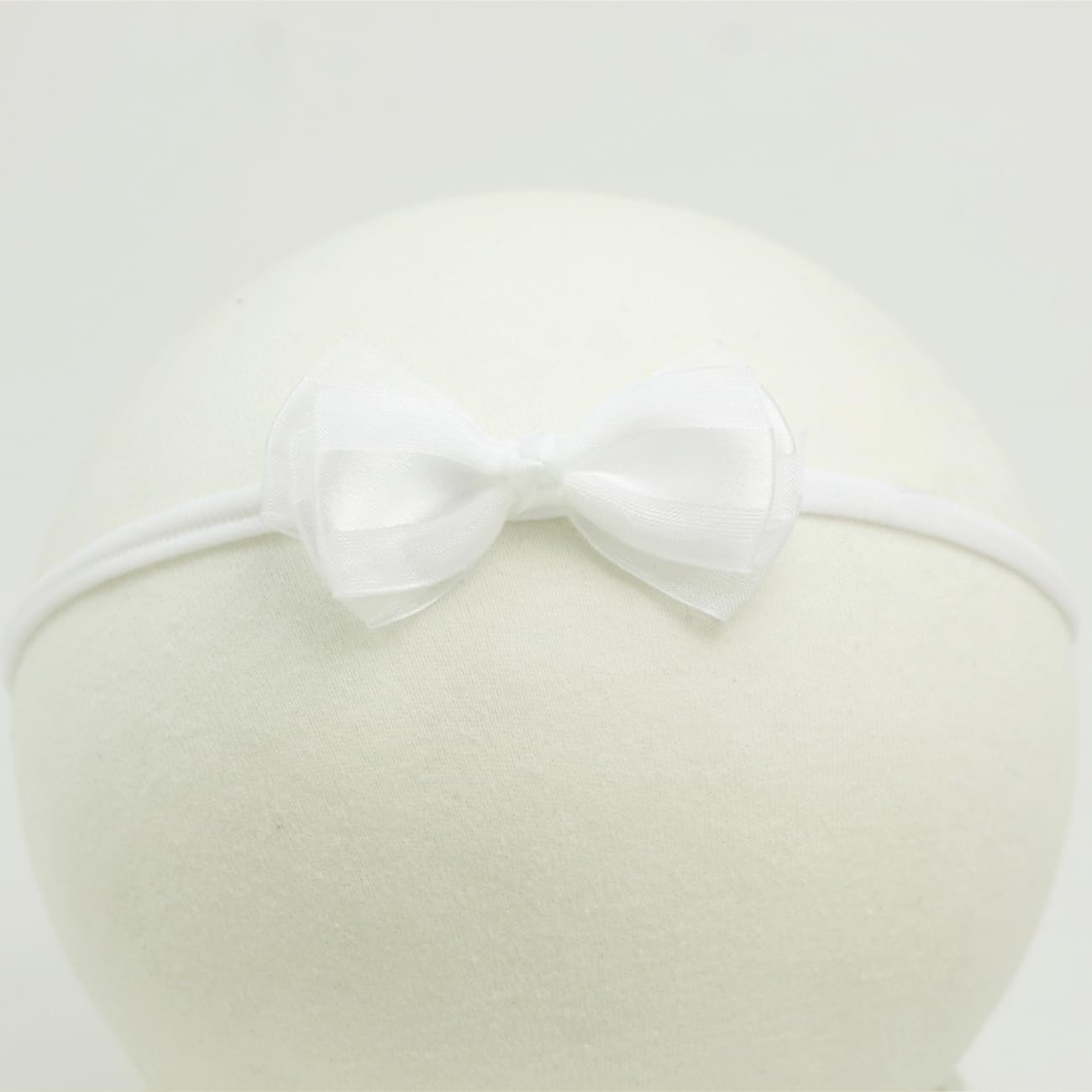 Nihao Baby one-size headband fits most infants for simple everyday styling.