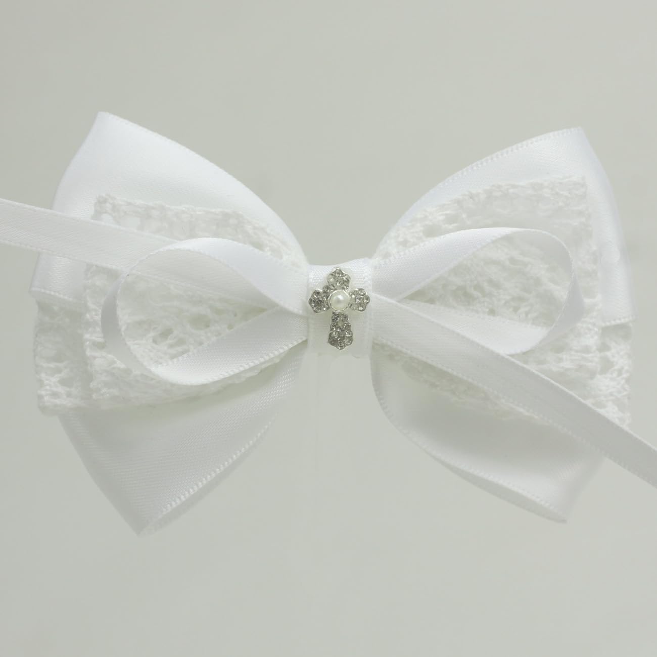 Nihao Baby white lace bow 2-6in clip pair for coordinated special occasions.