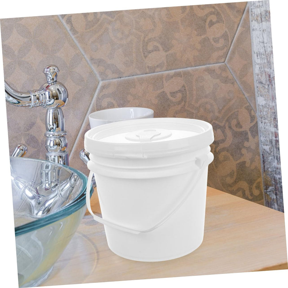 NIYANGLE car-friendly wipes holder provides quick access on the go.