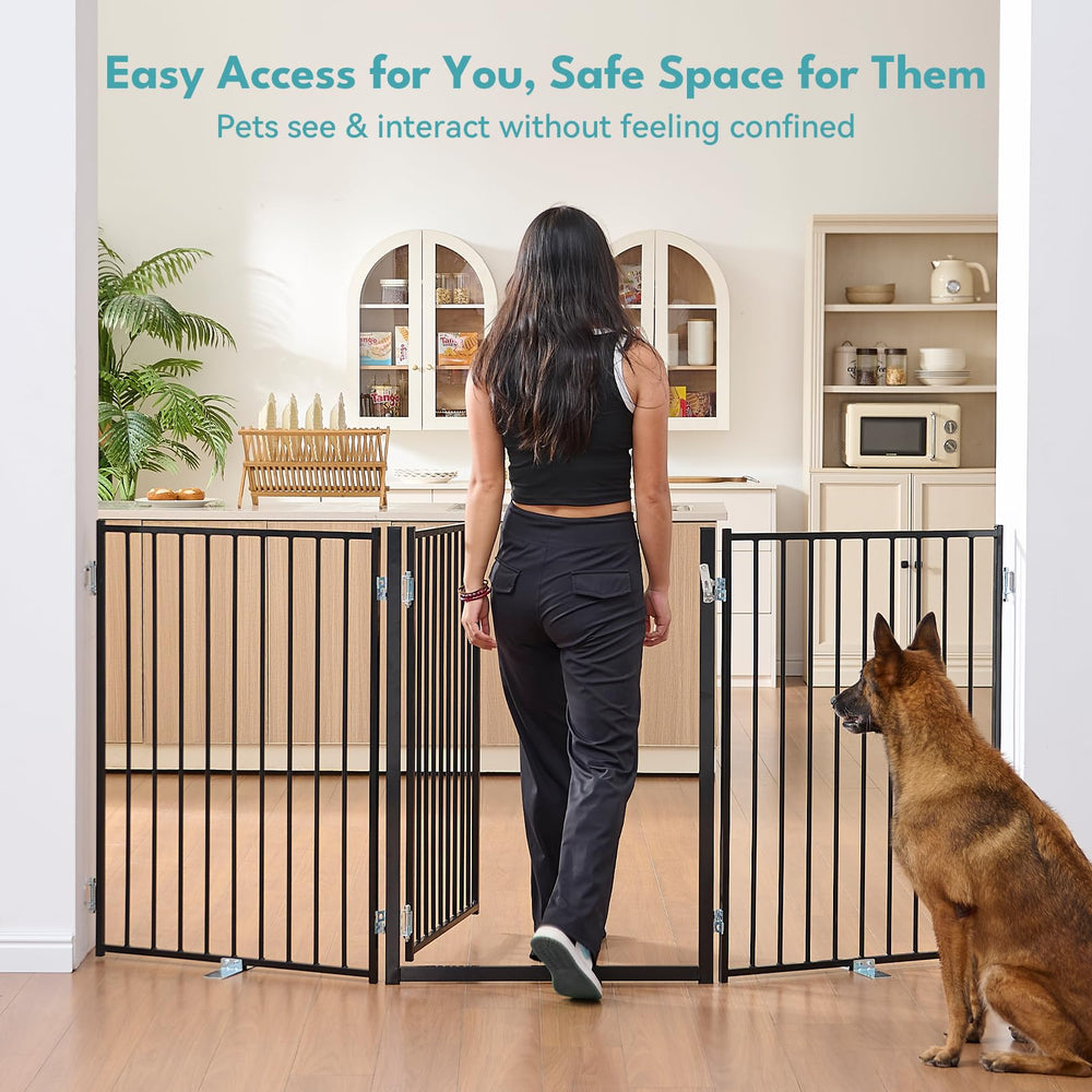 No Pawblems expands up to 78 inches for wide openings.