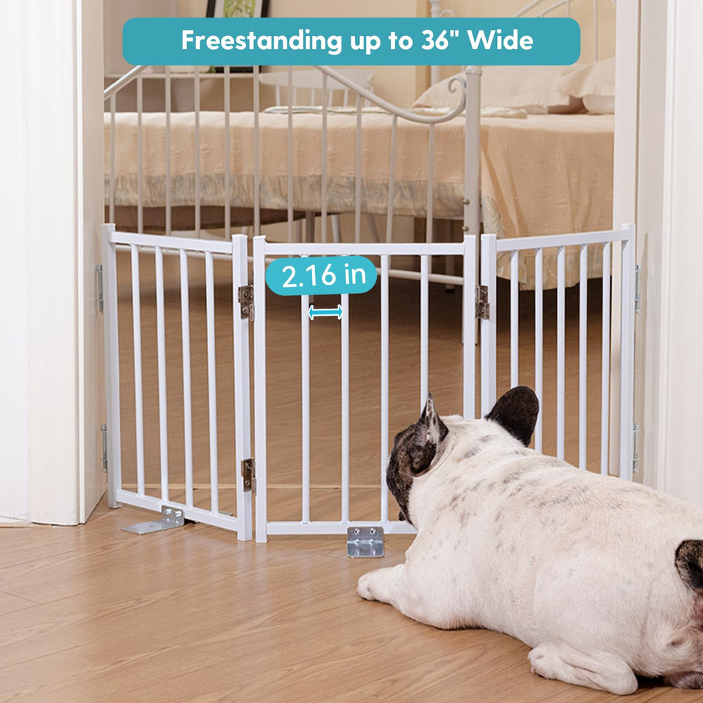 No Pawblems three-panel gate folding into Z or U shape demonstrates flexibility.