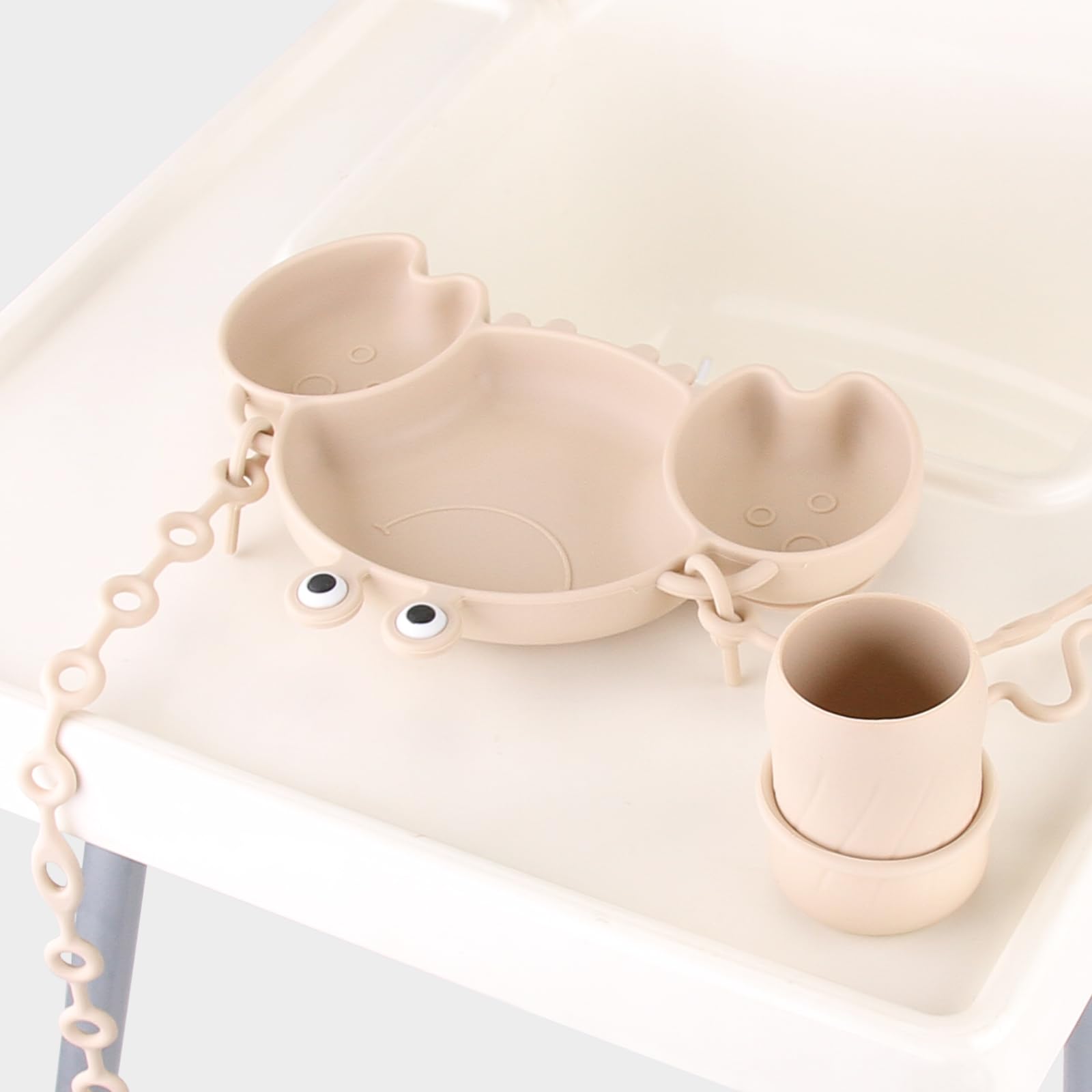 Nohlerlife kid-friendly-pattern set enhances interest during meals.