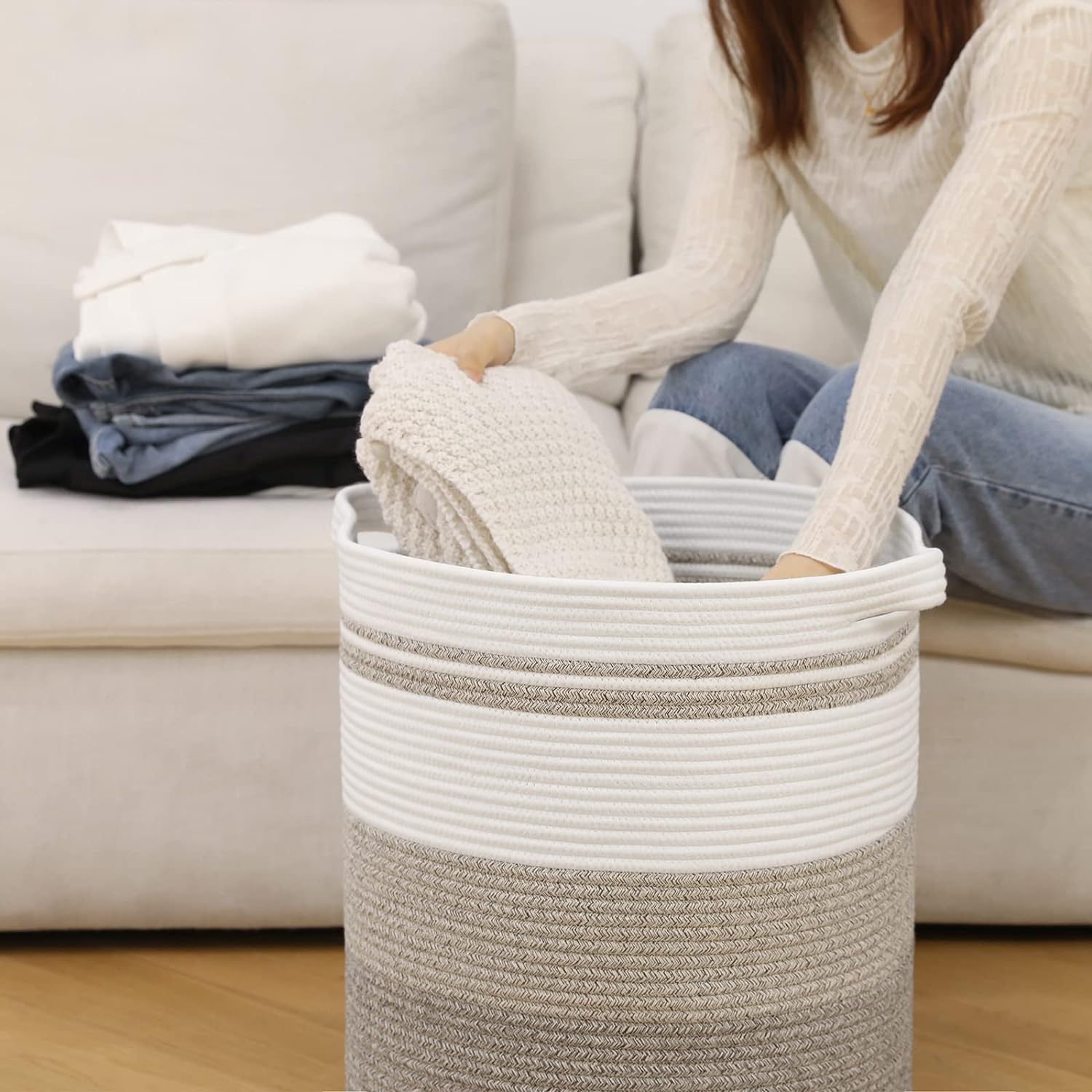 Nonazippy 1-year craftsmanship assurance signals durable daily storage.