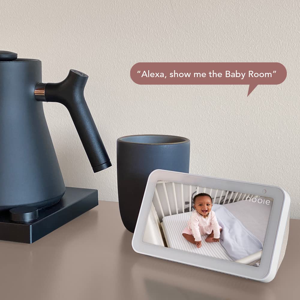 Nooie 2K security camera providing clear night vision with 940nm LEDs.