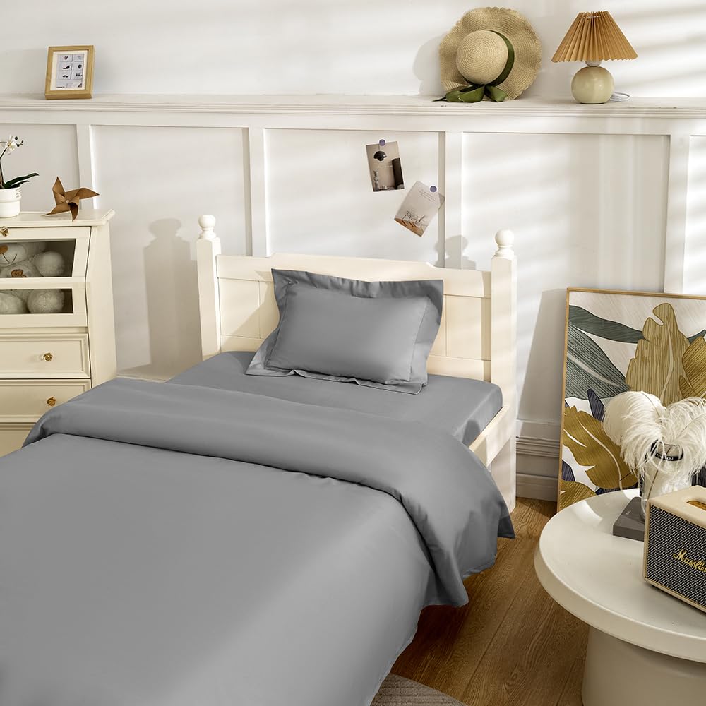 NookZuzu fitted sheet with elastic edge stays snug through sleep.