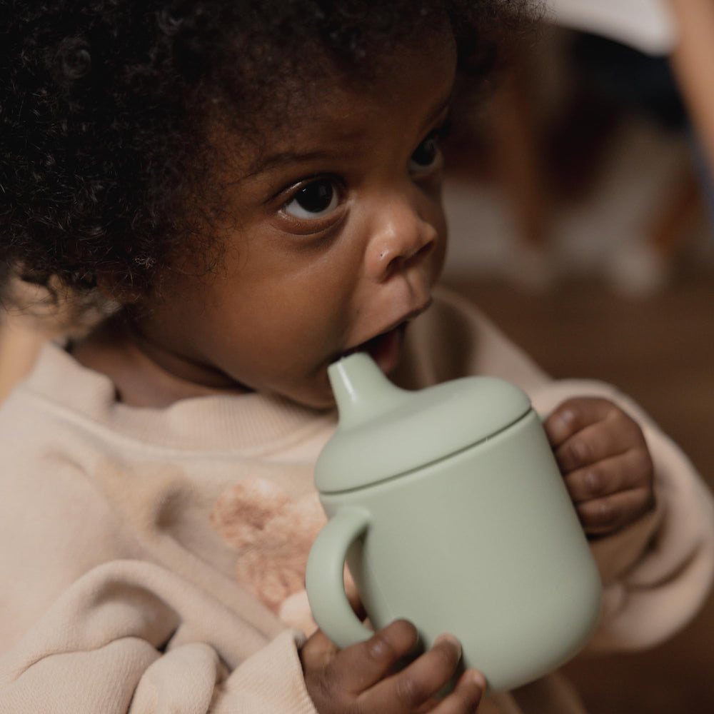 Noüka bloom colorway adds calm style to mealtimes.