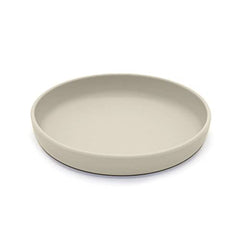 noüka flat plate with lip edge aiding easy self-feeding for toddlers.