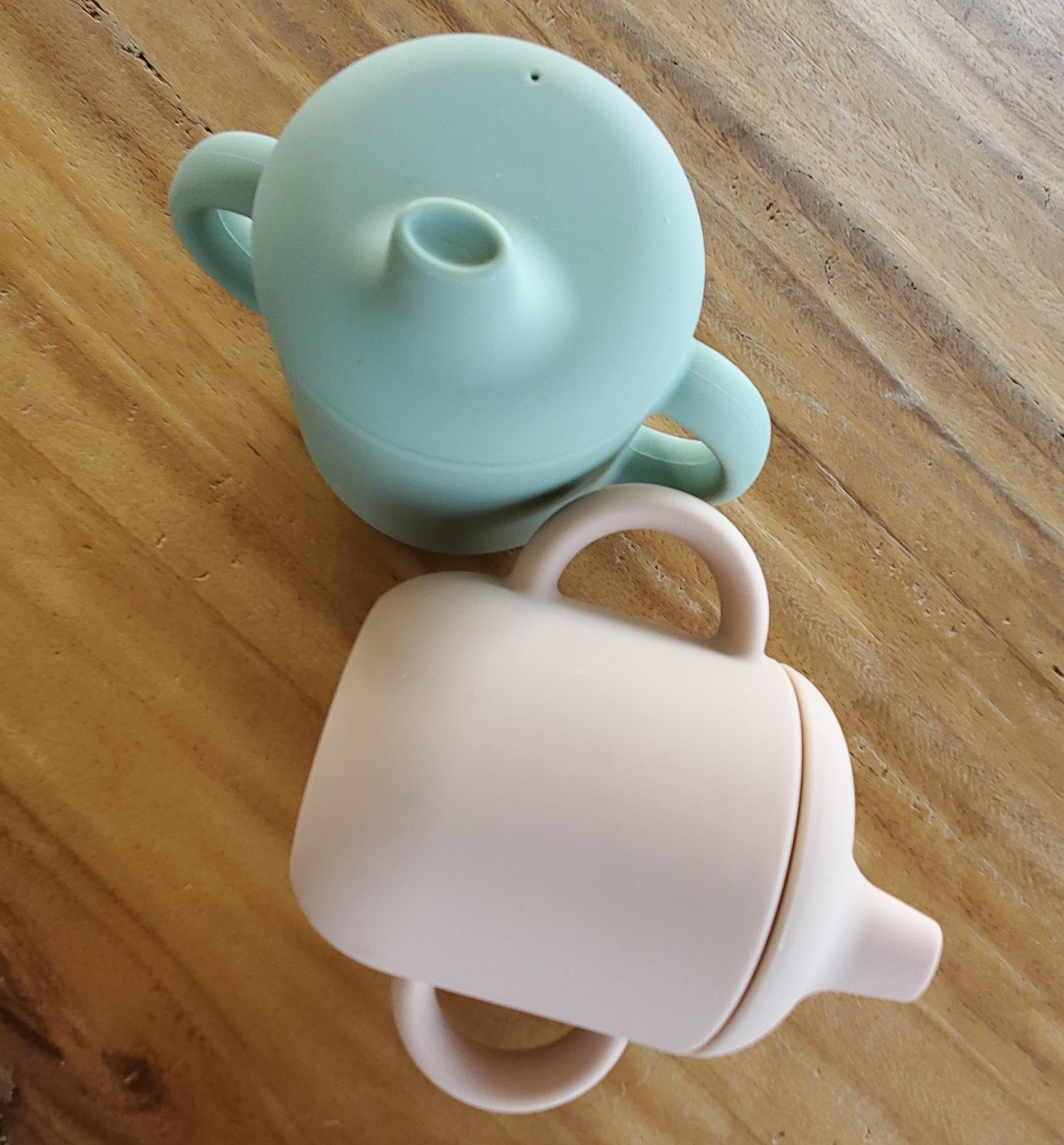 Noüka soft silicone spout for gentle sipping and gum comfort.