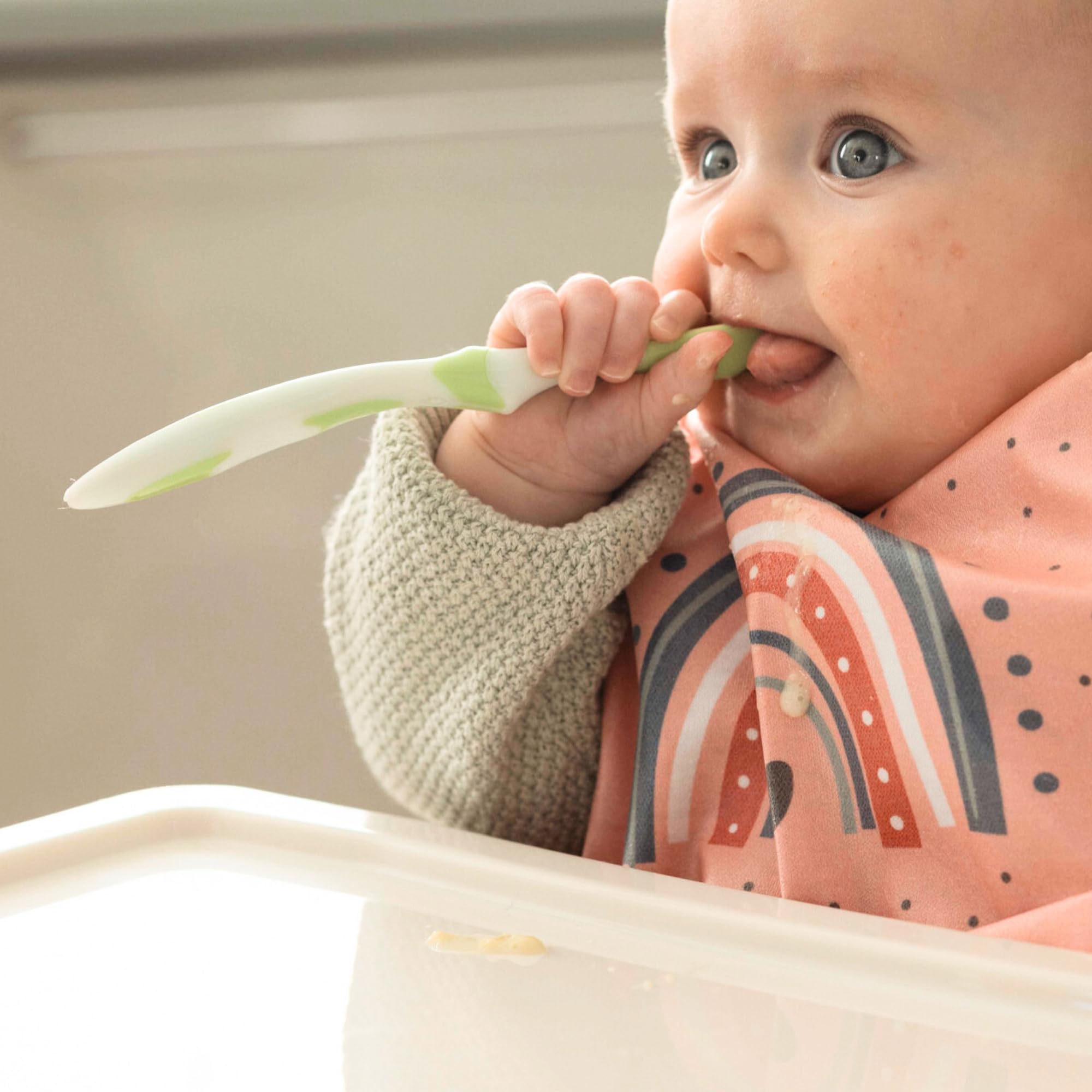 Nuby six-piece set provides a color variety for engaging self-feeding.