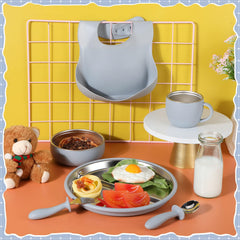 Nuogo suction base plate reduces spills during meals.