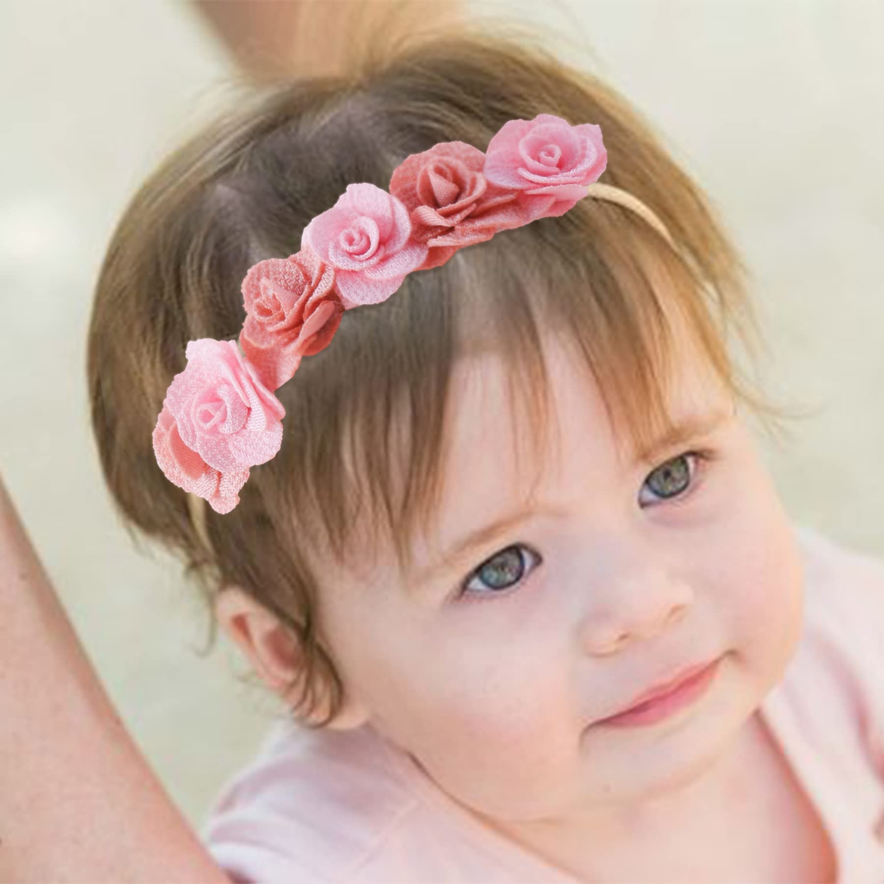 NUWAJP champagne-cream headband adds subtle elegance to photos.