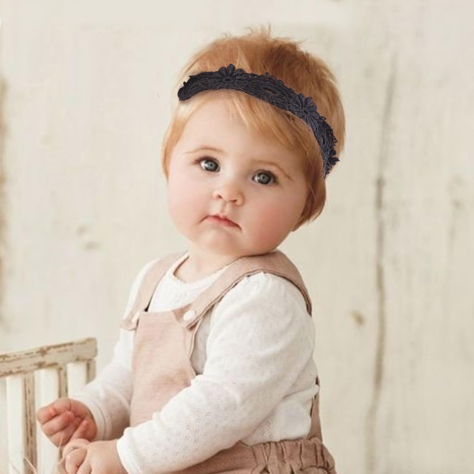 NUWAJP white flower headband with clean look to pair with any outfit