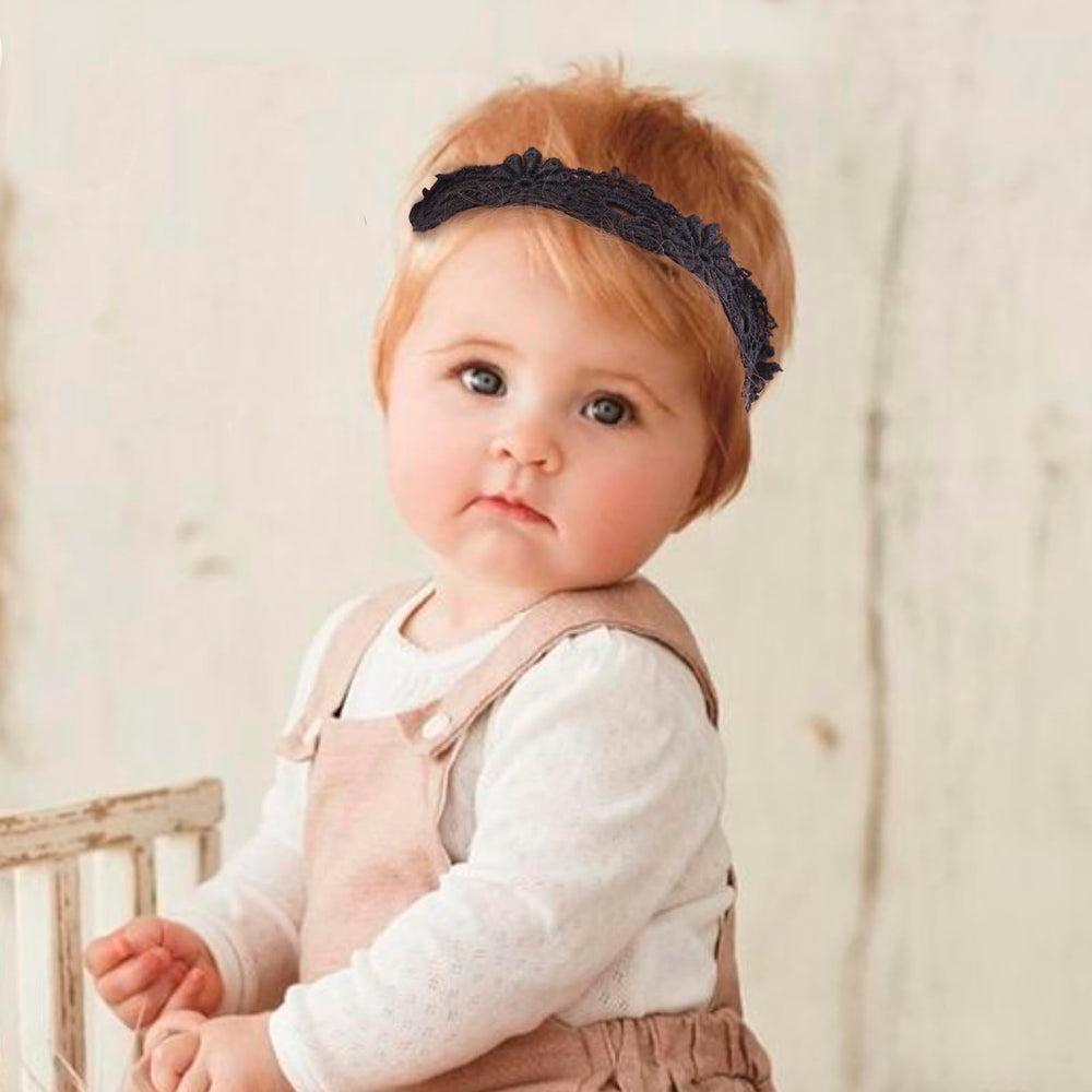 NUWAJP white flower headband with clean look to pair with any outfit