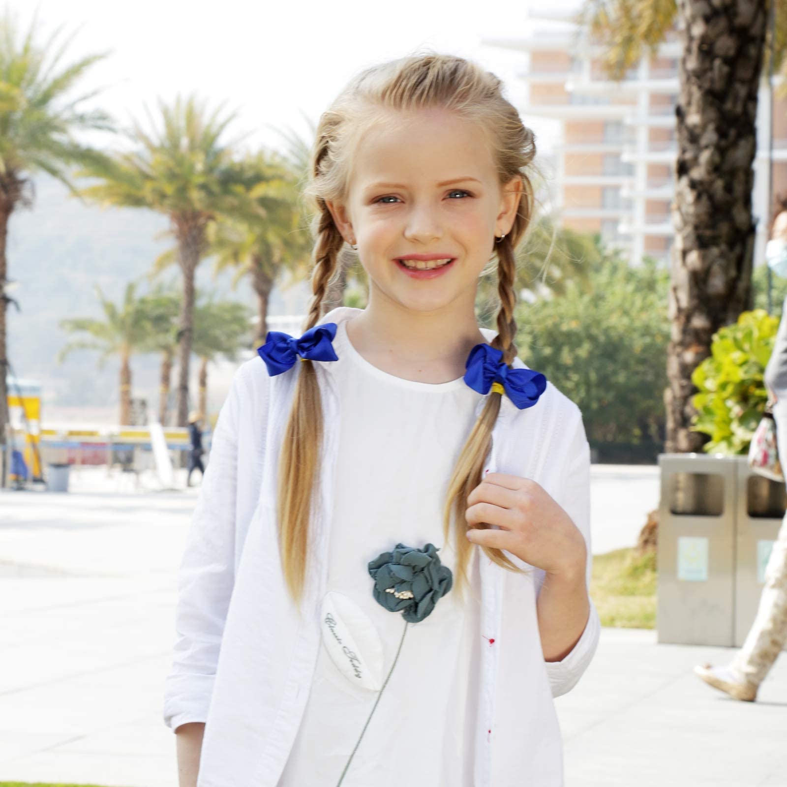 OAOLEER alligator clip provides a strong grip for active wear.